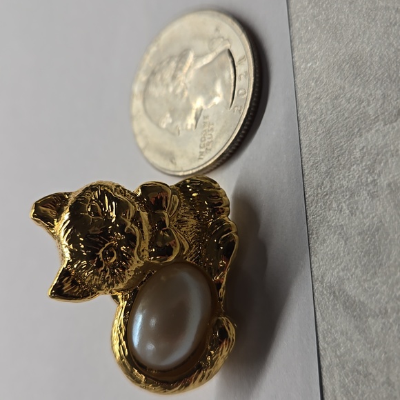 Avon Gold Cat Brooch with Pearl Accent - Picture 4 of 4